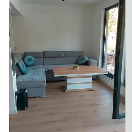 H&e Vikendica Na Vodi, Jezero Perucac