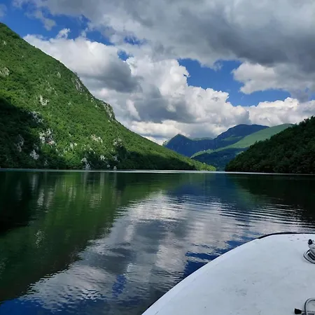 H&e Vikendica Na Vodi, Jezero Perucac * Klotjevac