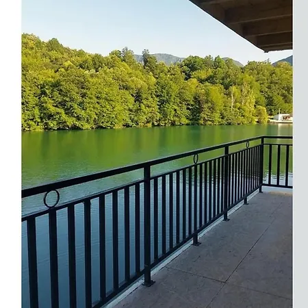 Chalet H&e Vikendica Na Vodi, Jezero Perucac