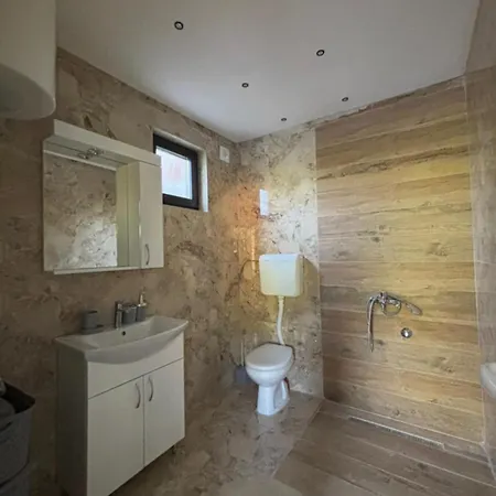 Chalet H&e Vikendica Na Vodi, Jezero Perucac