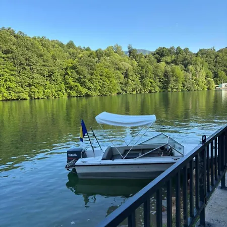 H&e Vikendica Na Vodi, Jezero Perucac Chalet Klotjevac