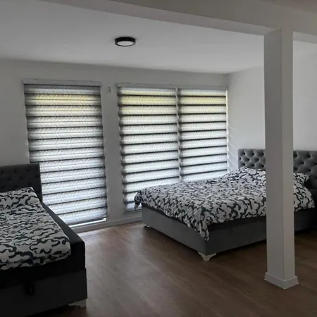 H&e Vikendica Na Vodi, Jezero Perucac Chalet *