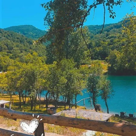 H&e Vikendica Na Vodi, Jezero Perucac *