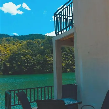 Chalet H&e Vikendica Na Vodi, Jezero Perucac